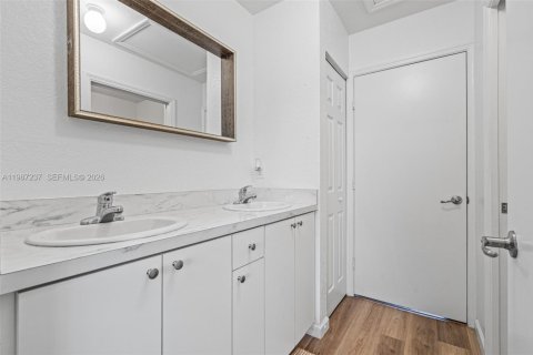 Купить таунхаус в Флорида-Сити, Флорида 2 спальни, 105.91м2, № 2048787 - фото 16