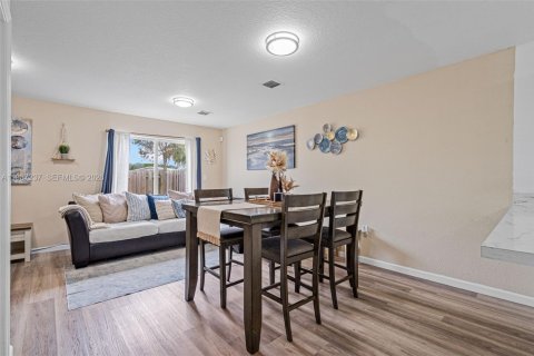 Купить таунхаус в Флорида-Сити, Флорида 2 спальни, 105.91м2, № 2048787 - фото 2