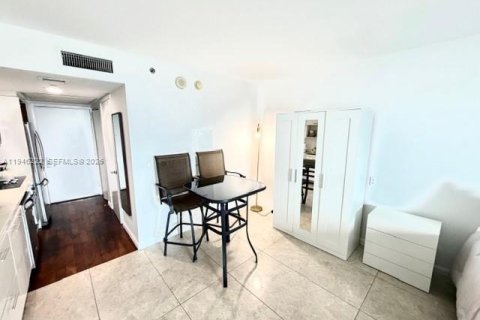 Condo in Miami, Florida  № 2052799 - photo 14