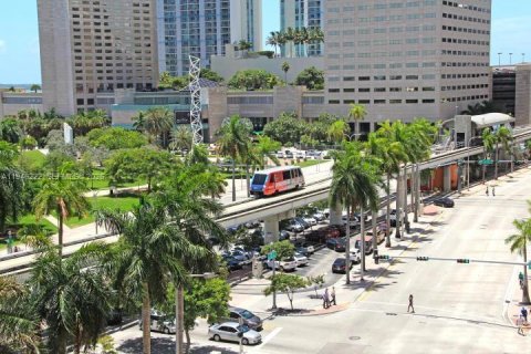 Condo in Miami, Florida  № 2052799 - photo 18