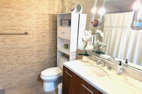 Condo in Miami, Florida  № 2052799 - photo 11