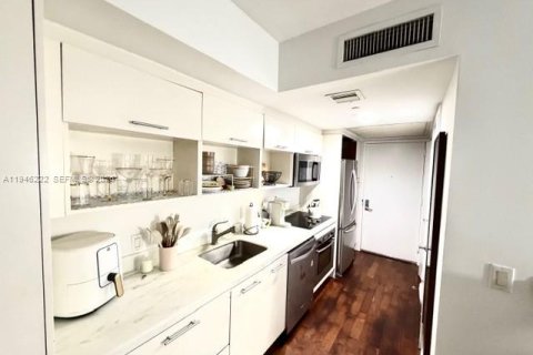 Condo in Miami, Florida  № 2052799 - photo 9