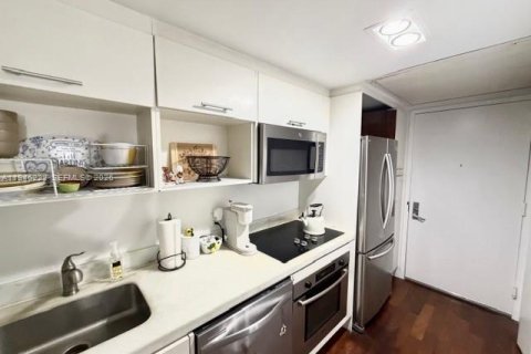 Condo in Miami, Florida  № 2052799 - photo 8