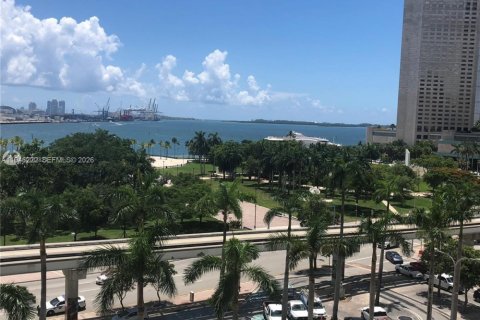 Condo in Miami, Florida  № 2052799 - photo 13