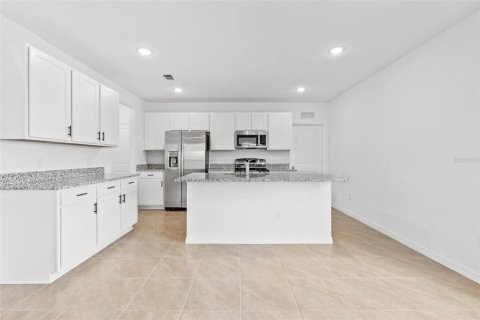 Adosado en venta en Winter Garden, Florida, 3 dormitorios, 142.7 m2 № 2150653 - foto 4
