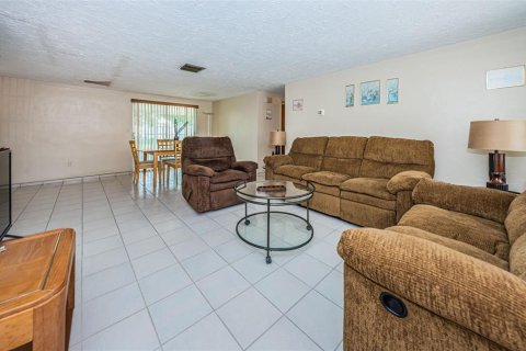 Купить виллу или дом в Холидэй, Флорида 5 комнат, 88.07м2, № 667405 - фото 11