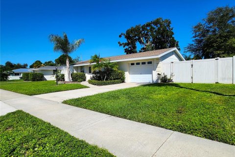 House in Sarasota, Florida 2 bedrooms, 118.82 sq.m. № 2430905 - photo 9