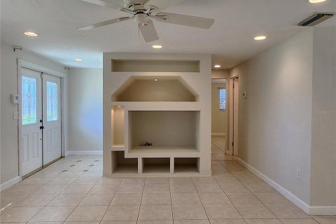 House in Sarasota, Florida 2 bedrooms, 118.82 sq.m. № 2430905 - photo 17