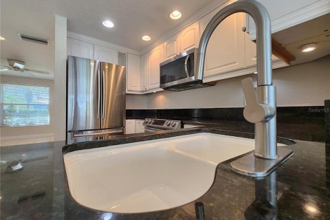 House in Sarasota, Florida 2 bedrooms, 118.82 sq.m. № 2430905 - photo 26