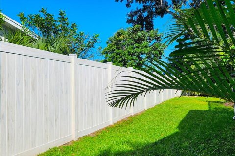 House in Sarasota, Florida 2 bedrooms, 118.82 sq.m. № 2430905 - photo 7