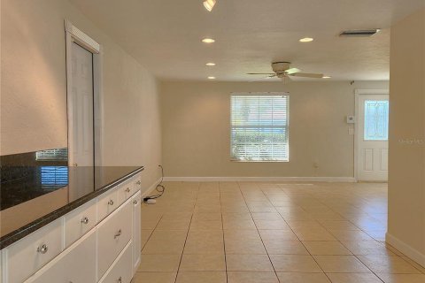 House in Sarasota, Florida 2 bedrooms, 118.82 sq.m. № 2430905 - photo 20