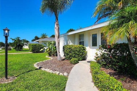 House in Sarasota, Florida 2 bedrooms, 118.82 sq.m. № 2430905 - photo 13