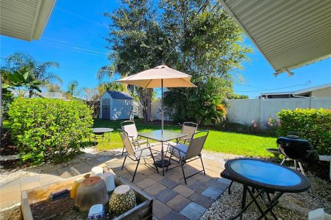 House in Sarasota, Florida 2 bedrooms, 118.82 sq.m. № 2430905 - photo 5