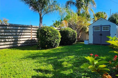 House in Sarasota, Florida 2 bedrooms, 118.82 sq.m. № 2430905 - photo 6