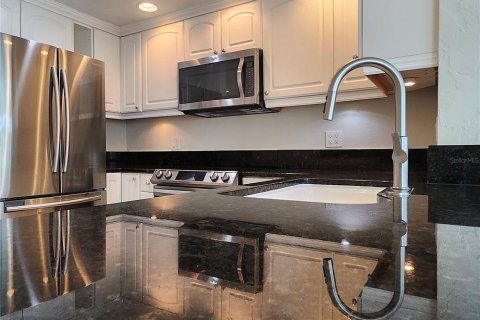 House in Sarasota, Florida 2 bedrooms, 118.82 sq.m. № 2430905 - photo 25