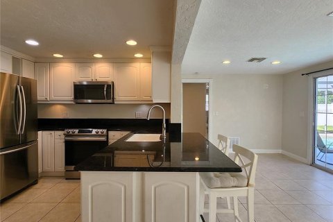 House in Sarasota, Florida 2 bedrooms, 118.82 sq.m. № 2430905 - photo 30