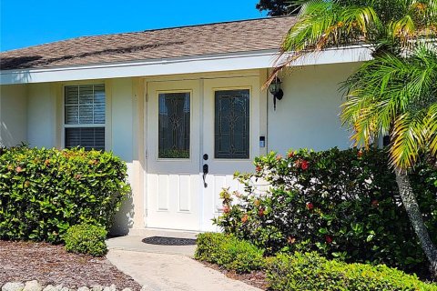 House in Sarasota, Florida 2 bedrooms, 118.82 sq.m. № 2430905 - photo 14