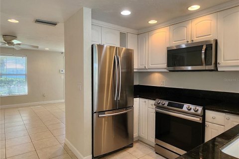 House in Sarasota, Florida 2 bedrooms, 118.82 sq.m. № 2430905 - photo 21