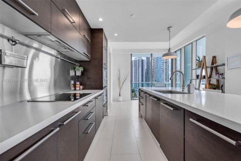 Copropriété à louer à Miami, Floride: 2 chambres, 114.92 m2 № 1994141 - photo 4