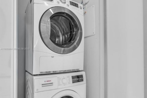 Copropriété à louer à Miami, Floride: 2 chambres, 114.92 m2 № 1994141 - photo 26