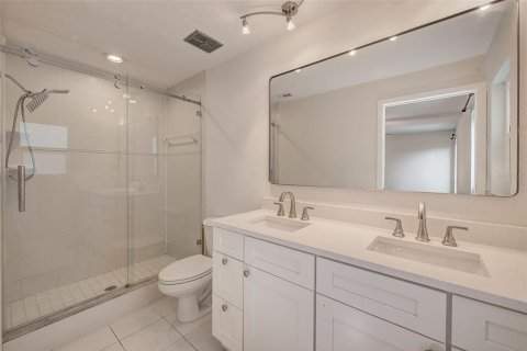 House in Largo, Florida 4 bedrooms, 149.94 sq.m. № 2391548 - photo 18