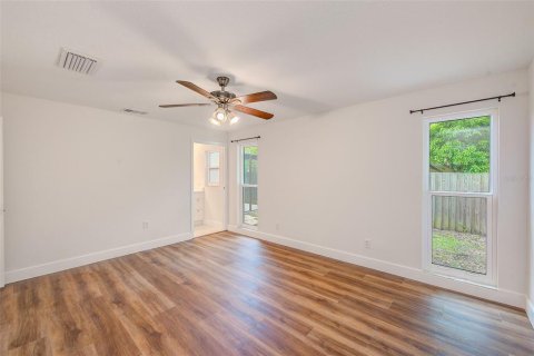 House in Largo, Florida 4 bedrooms, 149.94 sq.m. № 2391548 - photo 25
