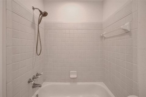 House in Largo, Florida 4 bedrooms, 149.94 sq.m. № 2391548 - photo 20