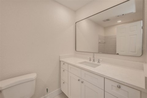 House in Largo, Florida 4 bedrooms, 149.94 sq.m. № 2391548 - photo 19