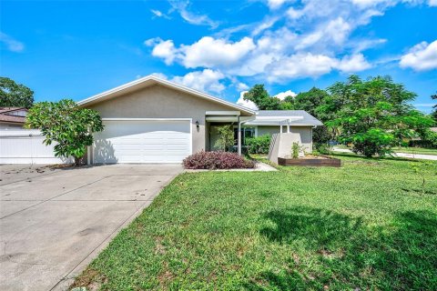 House in Largo, Florida 4 bedrooms, 149.94 sq.m. № 2391548
