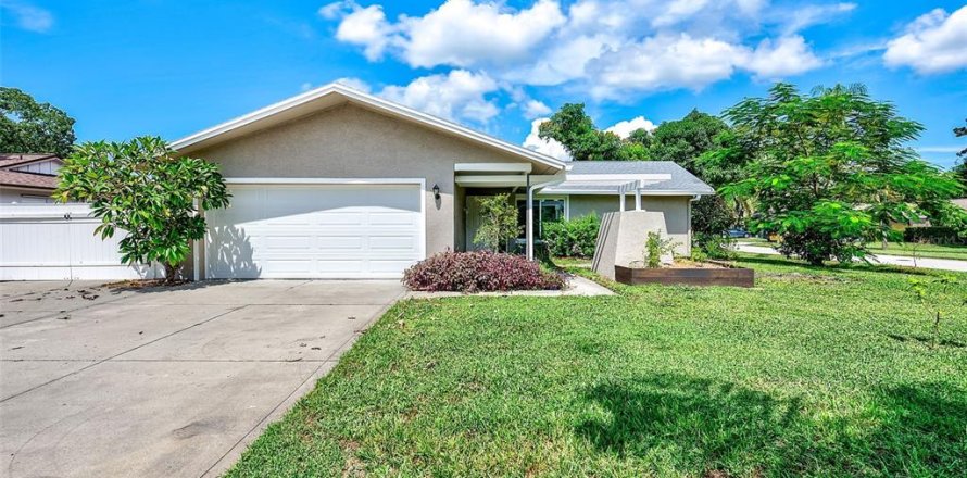 House in Largo, Florida 4 bedrooms, 149.94 sq.m. № 2391548