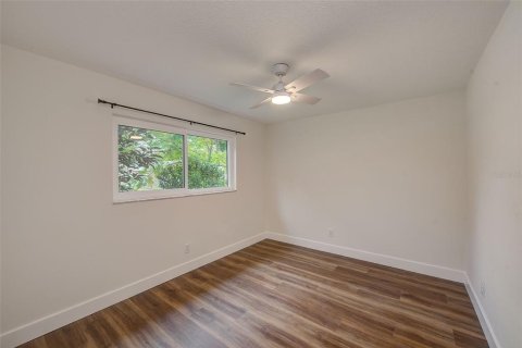 House in Largo, Florida 4 bedrooms, 149.94 sq.m. № 2391548 - photo 23