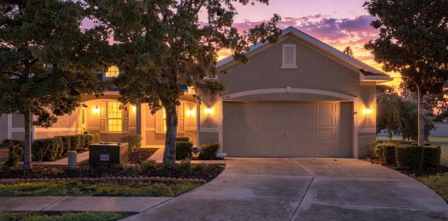 Villa ou maison à Holiday, Floride 3 chambres, 161.65 m2 № 2418824
