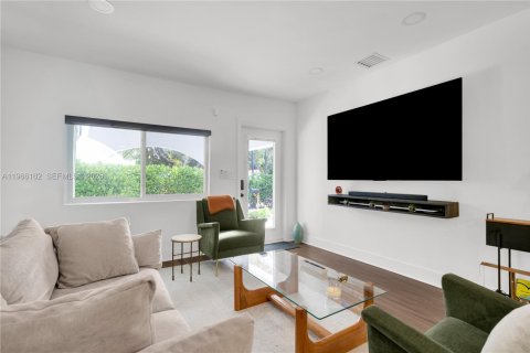 Casa en venta en Miami Shores, Florida, 2 dormitorios, 95.69 m2 № 2027787 - foto 9
