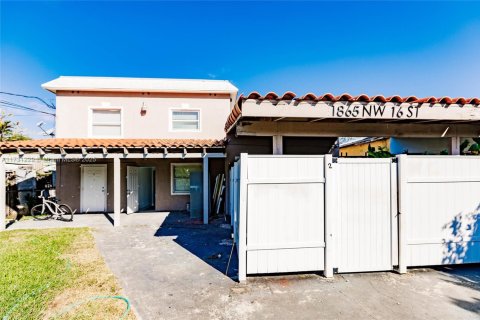 Propiedad comercial en venta en Miami, Florida, 245.08 m2 № 1864895 - foto 13
