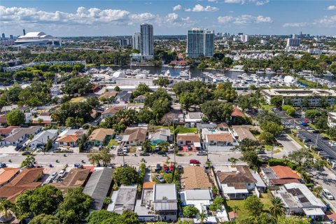 Propiedad comercial en venta en Miami, Florida, 245.08 m2 № 1864895 - foto 12