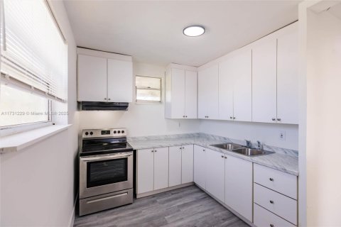 Propiedad comercial en venta en Miami, Florida, 245.08 m2 № 1864895 - foto 5