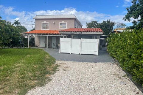 Propiedad comercial en venta en Miami, Florida, 245.08 m2 № 1864895 - foto 1