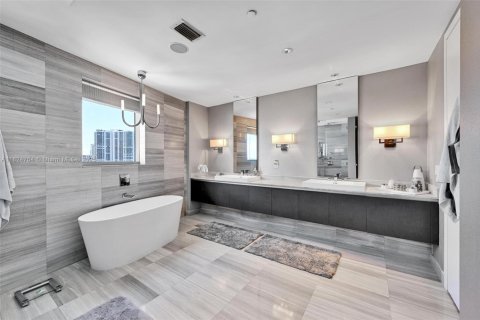 Condo in Aventura, Florida, 4 bedrooms  № 1888761 - photo 25