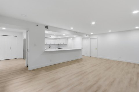 Condo in Jupiter, Florida, 2 bedrooms  № 2379956 - photo 12