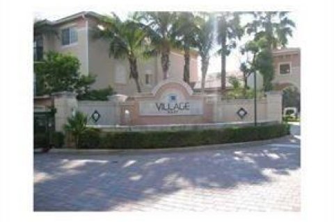 House in Fort Lauderdale, Florida 2 bedrooms, 97.92 sq.m. № 1035901 - photo 1