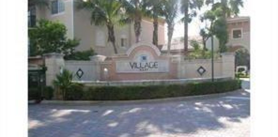 House in Fort Lauderdale, Florida 2 bedrooms, 97.92 sq.m. № 1035901
