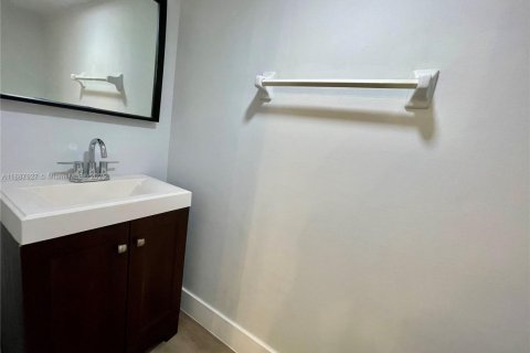 Copropriété à louer à Lauderhill, Floride: 1 chambre, 74.32 m2 № 1941804 - photo 5