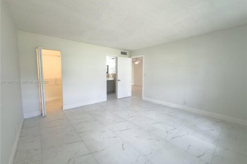 Condominio en alquiler en Margate, Florida, 2 dormitorios, 89.19 m2 № 2259814 - foto 17