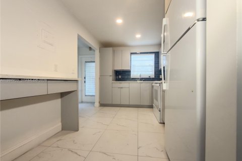 Condominio en alquiler en Margate, Florida, 2 dormitorios, 89.19 m2 № 2259814 - foto 4