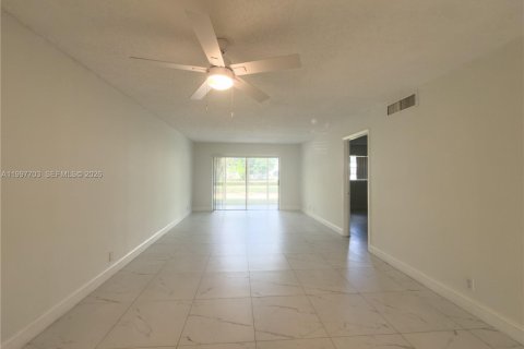 Condominio en alquiler en Margate, Florida, 2 dormitorios, 89.19 m2 № 2259814 - foto 9