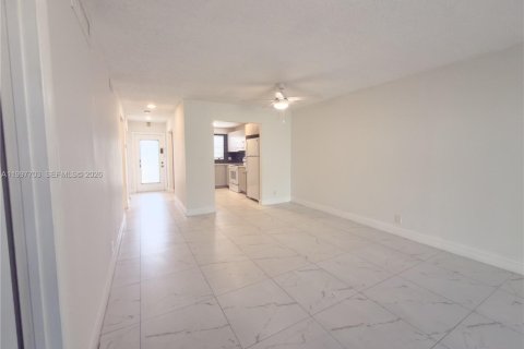 Condominio en alquiler en Margate, Florida, 2 dormitorios, 89.19 m2 № 2259814 - foto 8