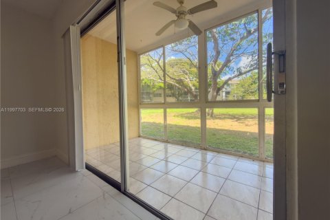Condominio en Margate, Florida, 2 dormitorios № 2259814