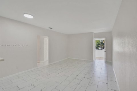 Appartement à louer à Miami Beach, Floride: 2 chambres, 92.9 m2 № 1946799 - photo 18