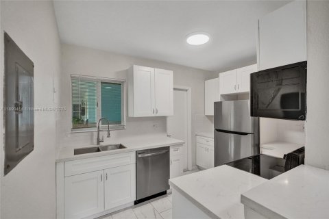 Appartement à louer à Miami Beach, Floride: 2 chambres, 92.9 m2 № 1946799 - photo 24