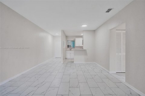 Appartement à louer à Miami Beach, Floride: 2 chambres, 92.9 m2 № 1946799 - photo 21
